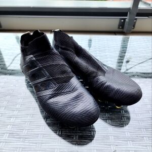 Soccer laceless cleats. Adidas Nemeziz size 8 US